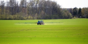 Žieminių javų pasėlių priežiūros darbai balandžiui baigiantis